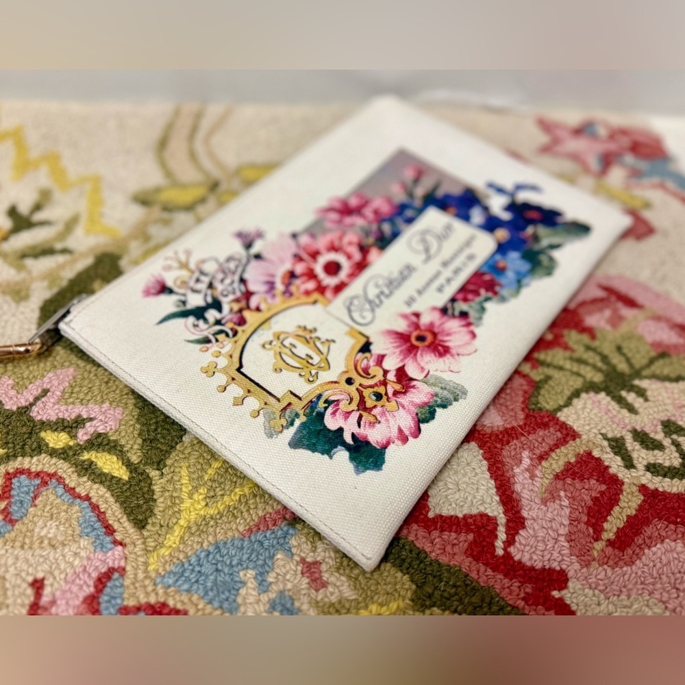 CHRISTIAN DIOR Never Worn Limited Edition White Floral Print Canvas Wristlet - Picture 4 of 16